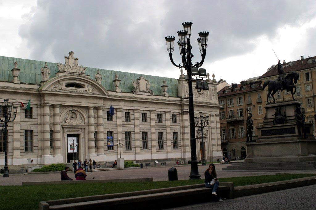 La Biblioteca Nazionale Universitaria di Torino La Biblioteca Nazionale Universitaria di Torino