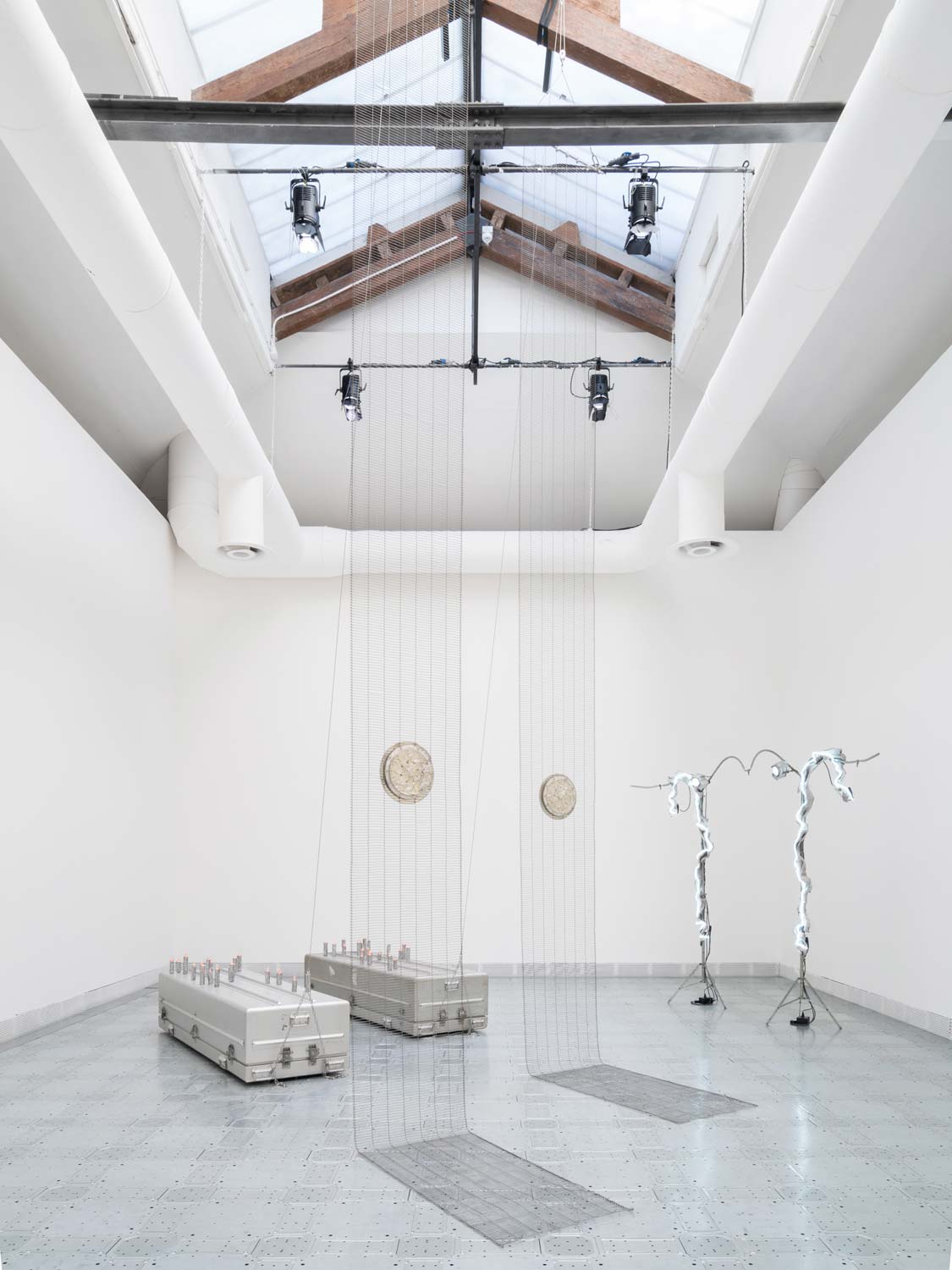 Œuvres d'Elaine Cameron-Weir à la Biennale de Venise. Photo de Marco Cappelletti Œuvres d'Elaine Cameron-Weir à la Biennale de Venise. Photo de Marco Cappelletti