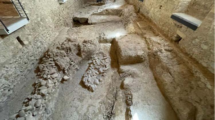 Il percorso archeologico della Biblioteca Nazionale di Cosenza Il percorso archeologico della Biblioteca Nazionale di Cosenza