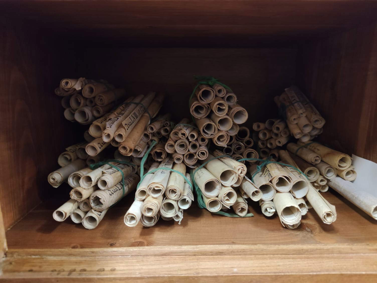 Los pergaminos del archivo monástico Los pergaminos del archivo monástico