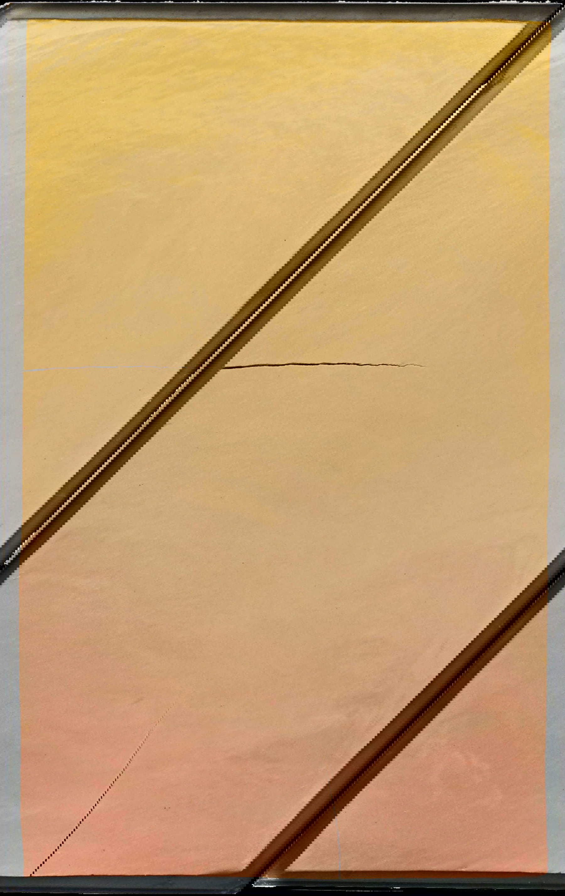 Vasilis Papageorgiou, 19:44 (2022; cerámica y acero, 43 x 27 cm)