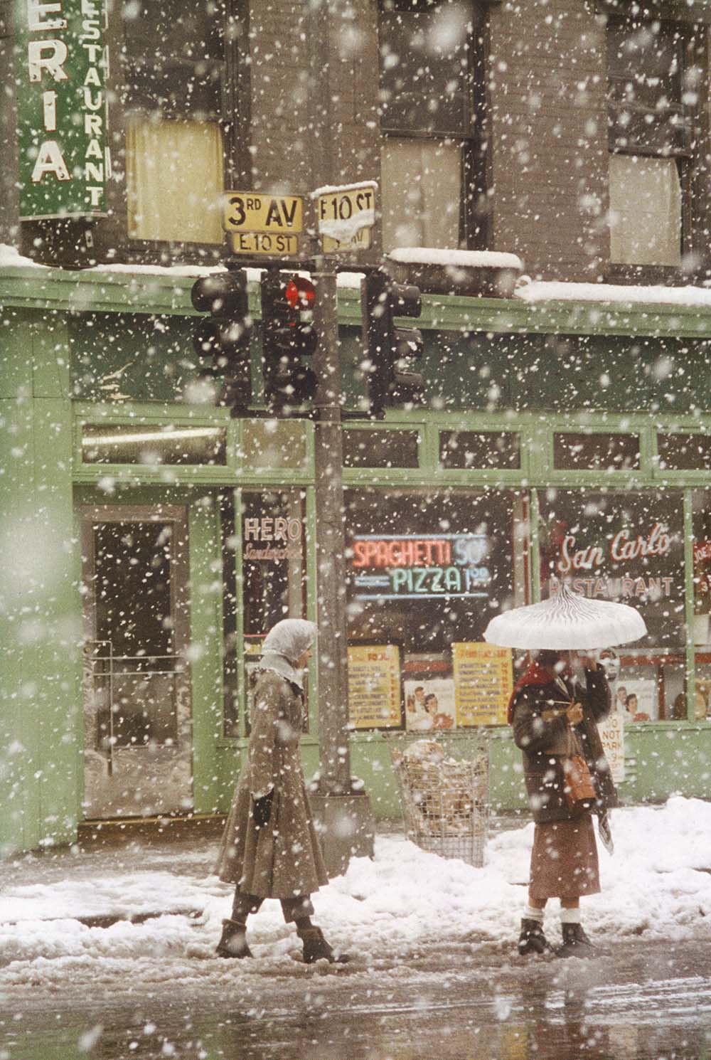 Saul Leiter, United, San Carlo Restaurant at 3rd Avenue and 10th Street (1950; Collection Bachelot) Saul Leiter, United, San Carlo Restaurant at 3rd Avenue and 10th Street (1950; Collection Bachelot)