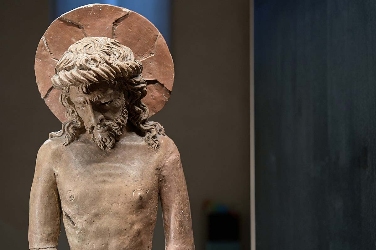 Michele dello Scalcagna, Cristo in pietà (1438-1443 circa; terracotta già policroma, 68 x 33,5 x 22 cm; Mantova, Museo Diocesano Francesco Gonzaga) Michele dello Scalcagna, Cristo in pietà (1438-1443 circa; terracotta già policroma, 68 x 33,5 x 22 cm; Mantova, Museo Diocesano Francesco Gonzaga)