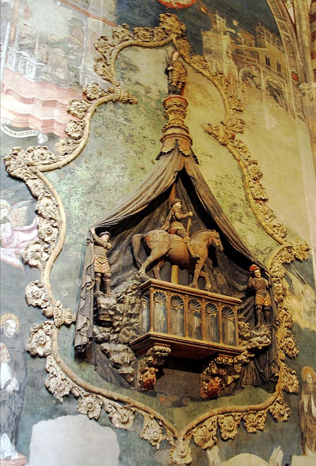 Pietro di Niccolò Lamberti, Monumento ecuestre a Cortesia Serego (1432; piedra blanda y mármol rojo; Verona, Sant'Anastasia) Pietro di Niccolò Lamberti, Monumento ecuestre a Cortesia Serego (1432; piedra blanda y mármol rojo; Verona, Sant'Anastasia)
