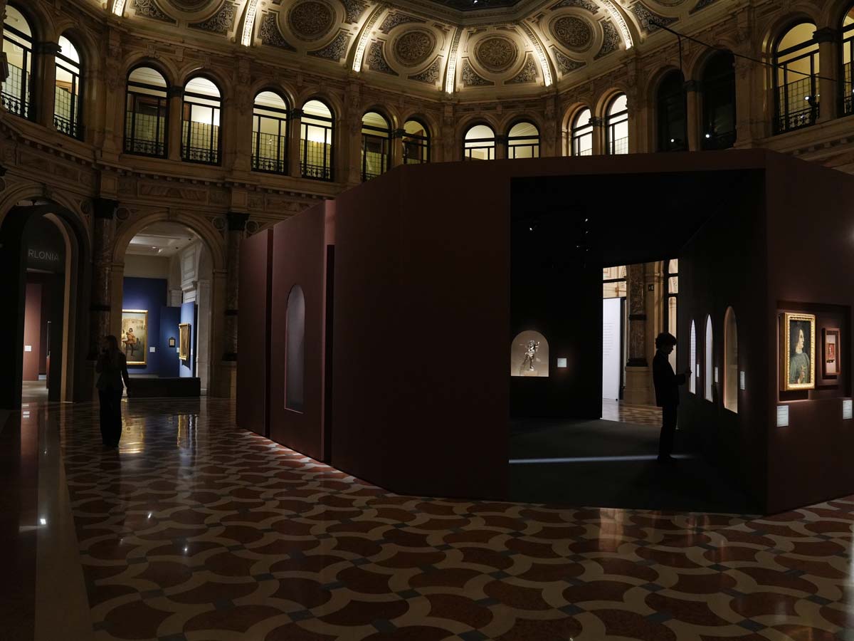 Allestimenti della mostra Dai Medici ai Rothschild. Mecenati, collezionisti, filantropi Allestimenti della mostra Dai Medici ai Rothschild. Mecenati, collezionisti, filantropi