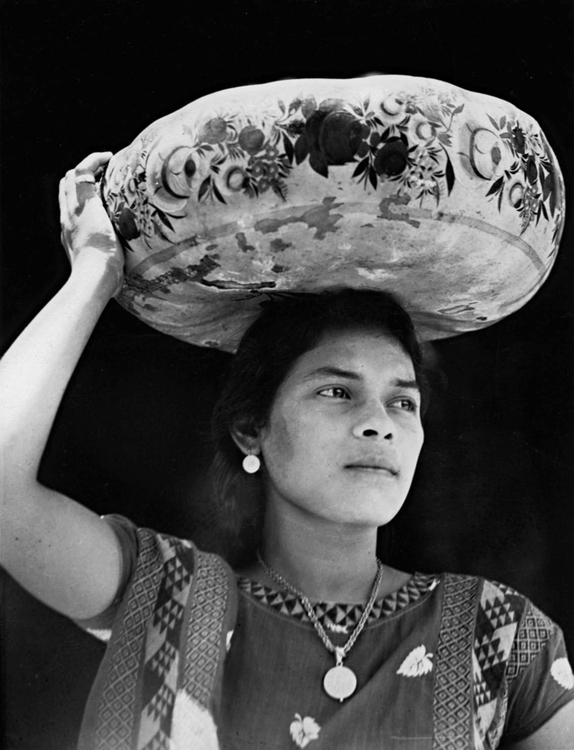 Tina Modotti, Frau aus Tehuantepec (1929; Mexiko) © Tina Modotti. Mit freundlicher Genehmigung der Galerie Bilderwelt/Reinhard Schultz Tina Modotti, Frau aus Tehuantepec (1929; Mexiko) © Tina Modotti. Mit freundlicher Genehmigung der Galerie Bilderwelt/Reinhard Schultz