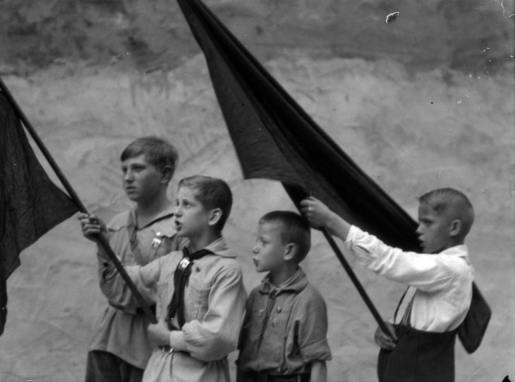 Tina Modotti, Jovenes pioneros en la Union Sovietica (ca. 1932; Sowjetunion) © SC.INAH.SINAFO.FN Tina Modotti, Jovenes pioneros en la Union Sovietica (ca. 1932; Sowjetunion) © SC.INAH.SINAFO.FN