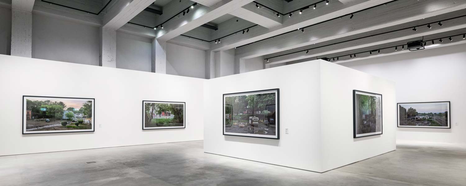 Gregory Crewdson-Ausstellungslayouts. Abendseite