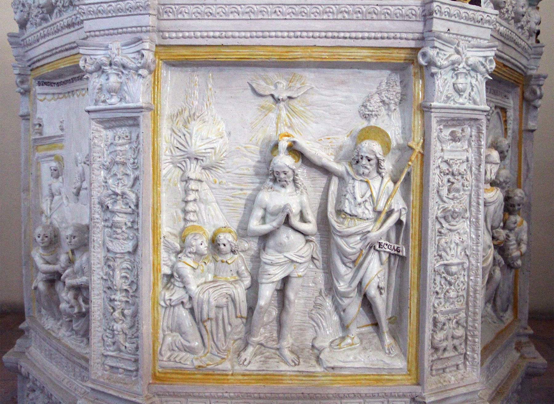 Giovanni della Robbia, Baptême du Christ (1518 ; terre cuite vernissée ; San Piero a Sieve, San Pietro). Photo de Francesco Bini Giovanni della Robbia, Baptême du Christ (1518 ; terre cuite vernissée ; San Piero a Sieve, San Pietro). Photo de Francesco Bini