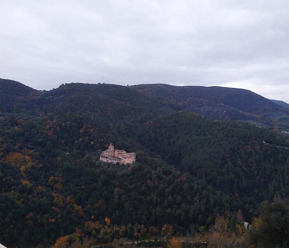 La Abadía de San Cassiano vista desde la Terraza Beata Lucia. Foto: Finestre Sull'Arte