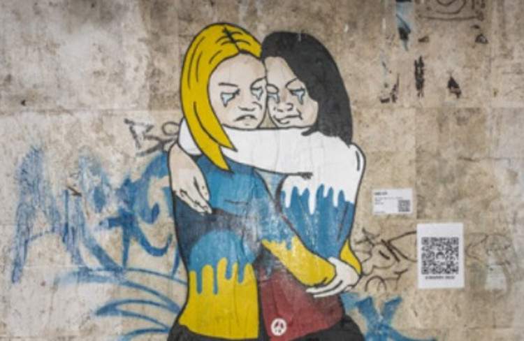 Street art, Laika dedicates new work to Ukrainian and Russian women 