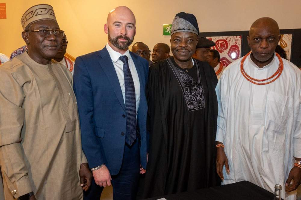 Un musée public britannique restitue pour la première fois sa collection de bronzes au Nigeria 
