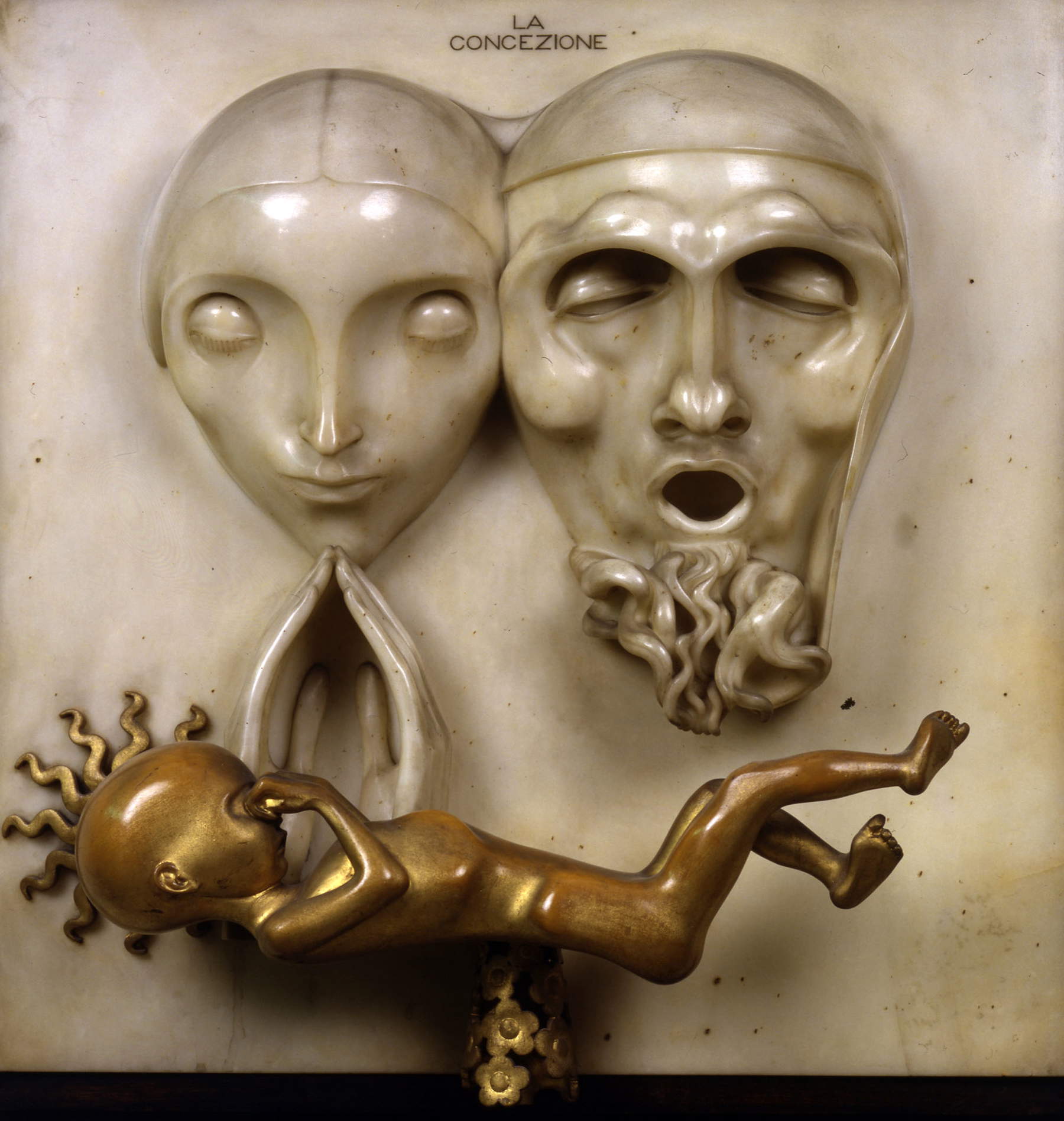 Adolfo Wildt, Die Empfängnis (1921-1922; Marmor, 56 x 55,5 x 16,5 cm; Mailand, Museo Nazionale della Scienza e della Tecnologia Leonardo da Vinci, Sammlung Rossi) Adolfo Wildt, Die Empfängnis (1921-1922; Marmor, 56 x 55,5 x 16,5 cm; Mailand, Museo Nazionale della Scienza e della Tecnologia Leonardo da Vinci, Sammlung Rossi)