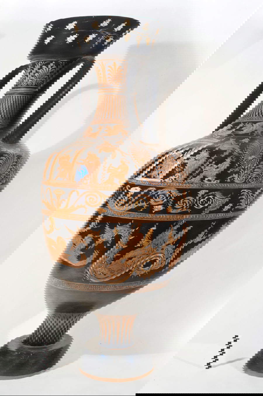 Apulische rotfigurige Amphore (335-345 v. Chr.; Ruvo di Puglia, Museo Archeologico Nazionale Jatta)