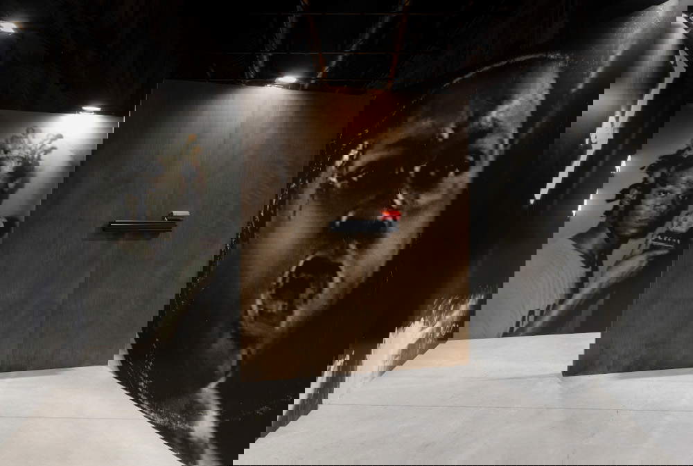 Mise en place de l'exposition RHAMESJAFACOSEYJAFADRAYTON à l'OGR, Plate-forme 1