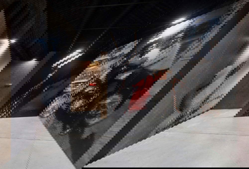 Mise en place de l'exposition RHAMESJAFACOSEYJAFADRAYTON à l'OGR, Plate-forme 1