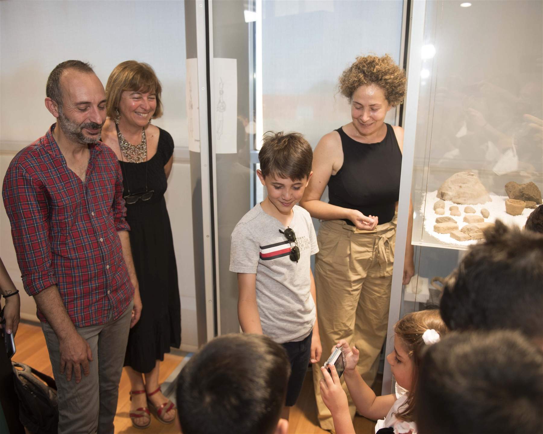 En Sardaigne, un enfant trouve une amulette vieille de 5 000 ans. Et Franceschini complimente