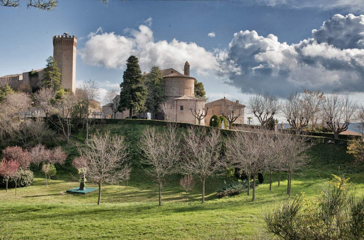 Il borgo di Moresco. Foto: Turismo Marche