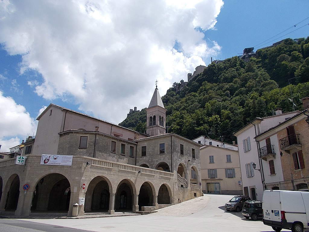 Borgo Maggiore, Piazza Mercatale