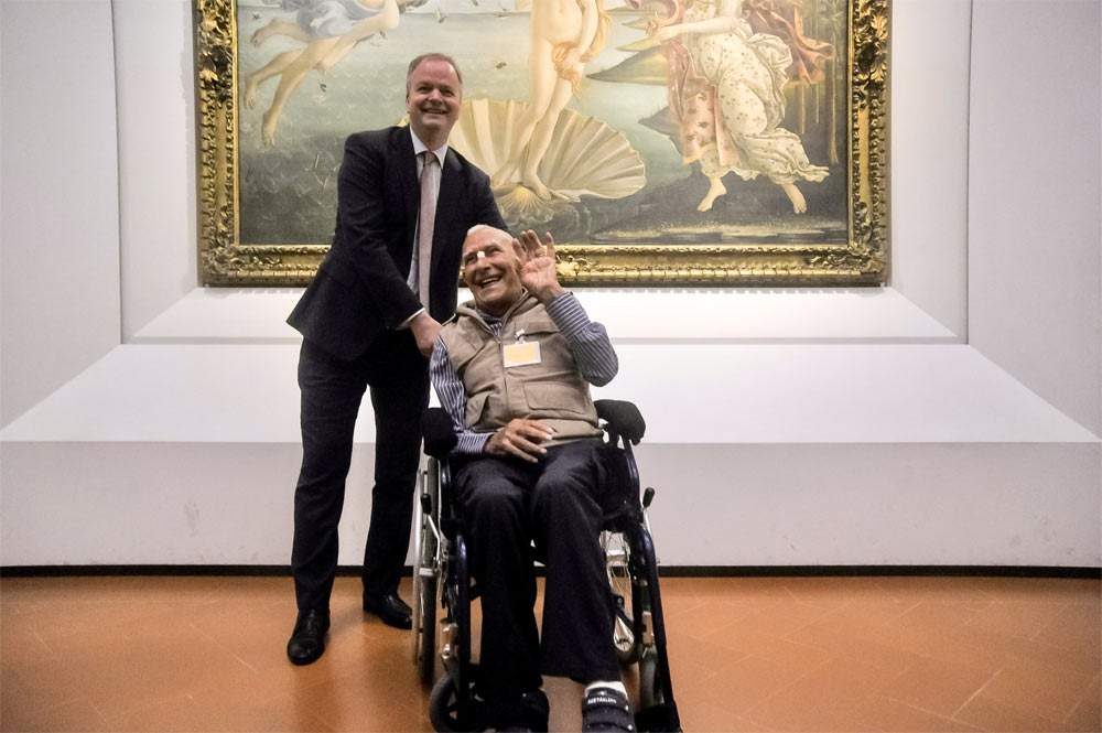 He turns 100 and treats himself to a visit to the Uffizi for his birthday