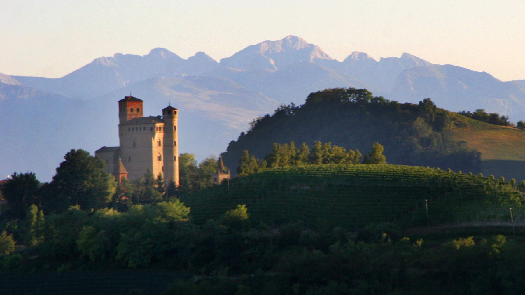 Le château de Serralunga d'Alba Le château de Serralunga d'Alba