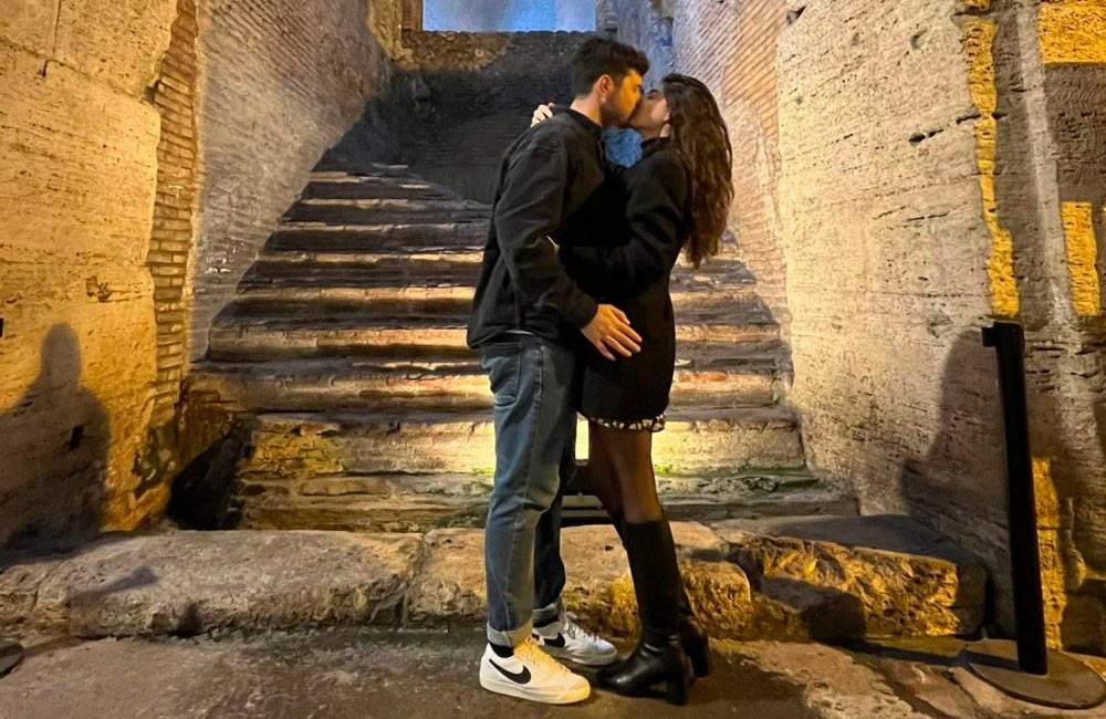If you kiss at a famous archaeological site in Rome, you will become an NFT artwork