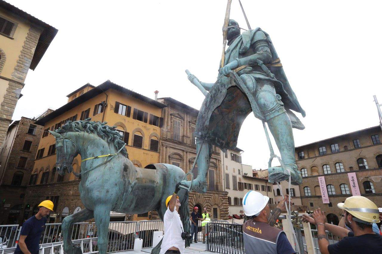 Florence, démontage du monument équestre de Cosimo I, chef-d'œuvre de Giambologna, pour restauration