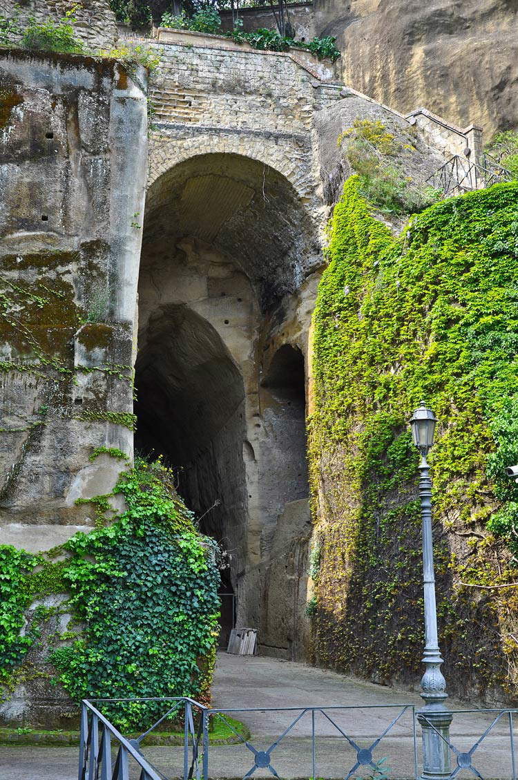 Crypta Neapolitana. Foto di Armando Mancini Crypta Neapolitana. Foto di Armando Mancini