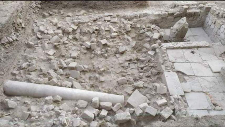 Acropole de Cumes, découverte des vestiges d'une église avec abside, peut-être abandonnée après un tremblement de terre 