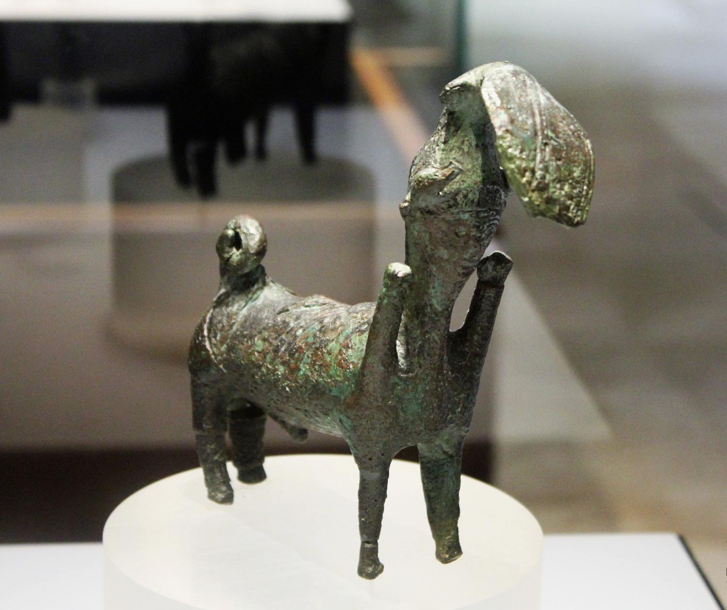 Art nuragique, démon (10e-7e siècle av. J.-C. ; bronze ; Cagliari, Musée archéologique national) Art nuragique, démon (10e-7e siècle av. J.-C. ; bronze ; Cagliari, Musée archéologique national)
