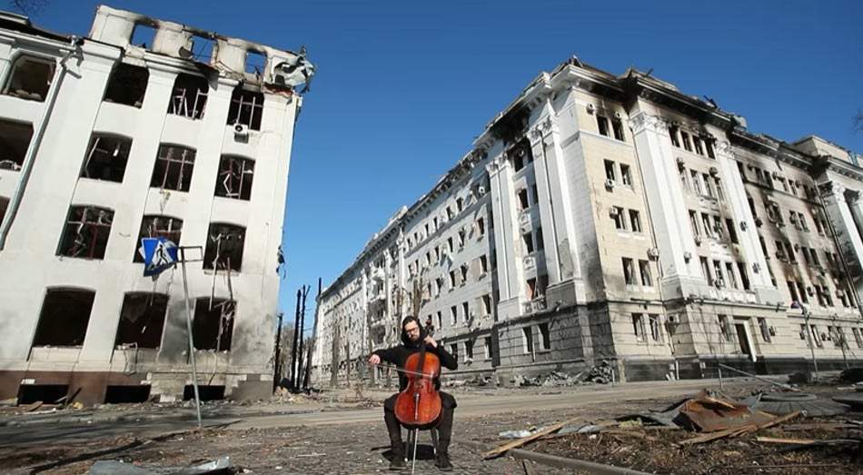 The moving video of the cellist playing among the rubble in Kharkiv to raise awareness