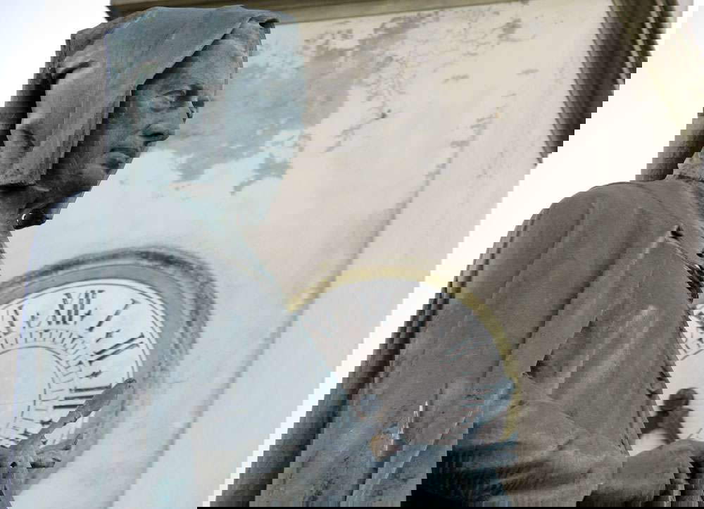 Dettaglio della statua dedicata a Giotto. Credit Mugello Toscana