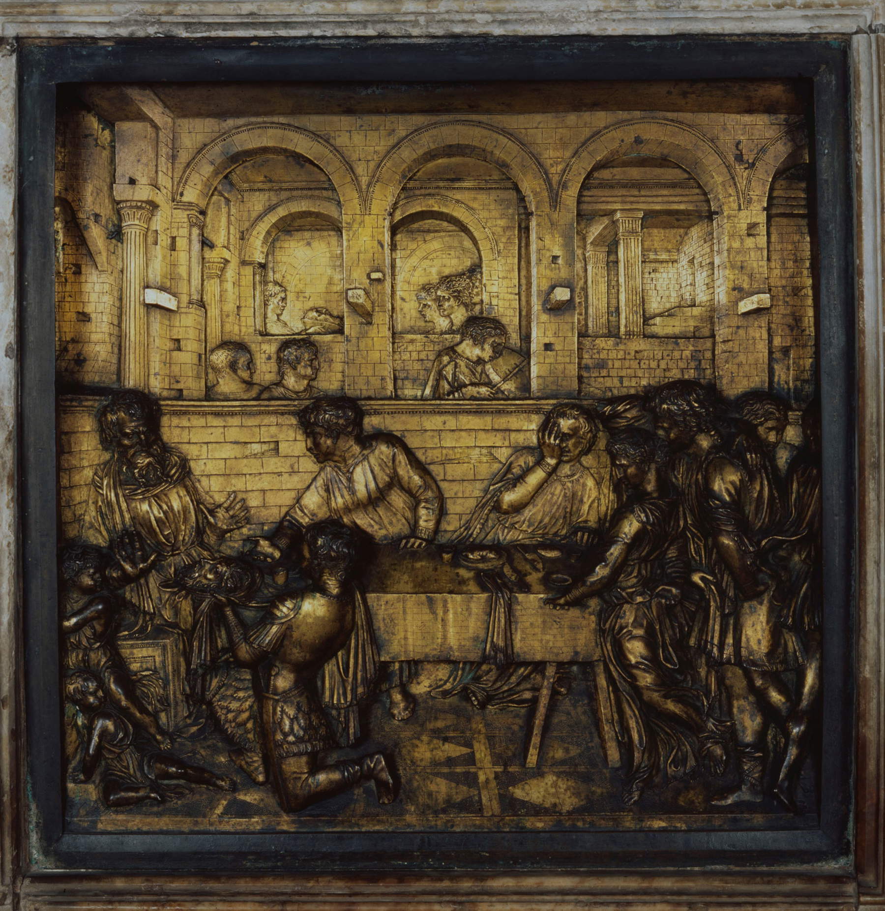 Donatello, Convito di Erode (1423-1427; bronzo dorato, 60 x 60 x 8 cm; Siena, Battistero di San Giovanni, Fonte battesimale) Donatello, Convito di Erode (1423-1427; bronzo dorato, 60 x 60 x 8 cm; Siena, Battistero di San Giovanni, Fonte battesimale)
