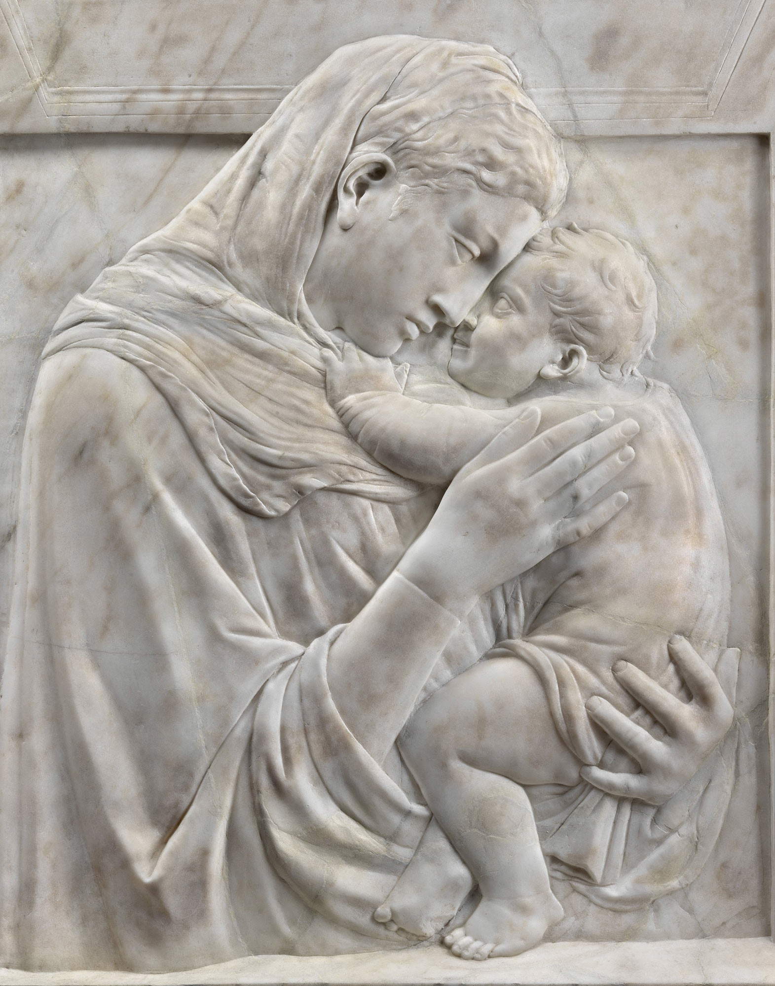 Donatello, Madonna col Bambino detta Madonna Pazzi (1422 circa; marmo, 74,5 x 73 x 6,5 cm; Berlino, Staatliche Museen, Skulpturensammlung und Museum für Byzantinische Kunst, inv. 51, esposta al Bode-Museum). Foto di Antje Voigt Donatello, Madonna col Bambino detta Madonna Pazzi (1422 circa; marmo, 74,5 x 73 x 6,5 cm; Berlino, Staatliche Museen, Skulpturensammlung und Museum für Byzantinische Kunst, inv. 51, esposta al Bode-Museum). Foto di Antje Voigt