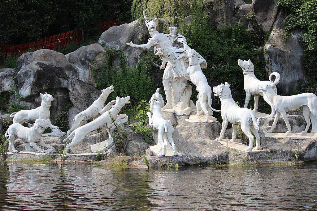 Paolo Persico, Diana und Actaeon, Detail (1773; Marmor; Caserta, Reggia di Caserta). Foto: Miguel Hermoso Cuesta