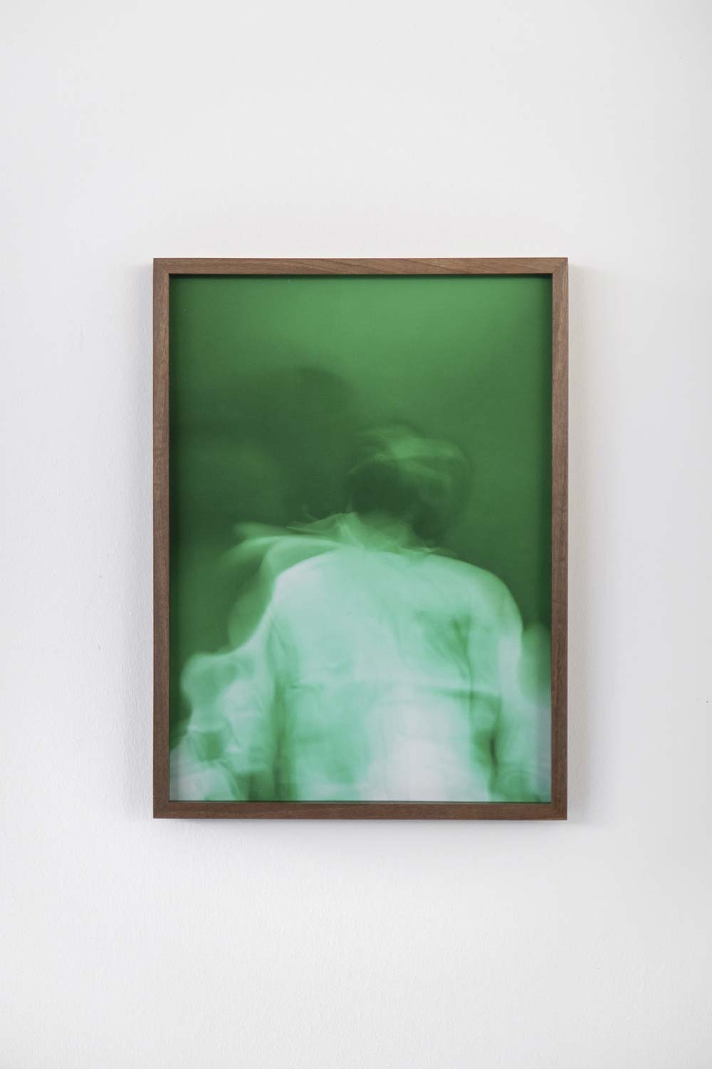 Francesco Gennari, Autoportrait à la menthe (2020 ; impression sur papier coton, 41,6 x 30,8 cm).