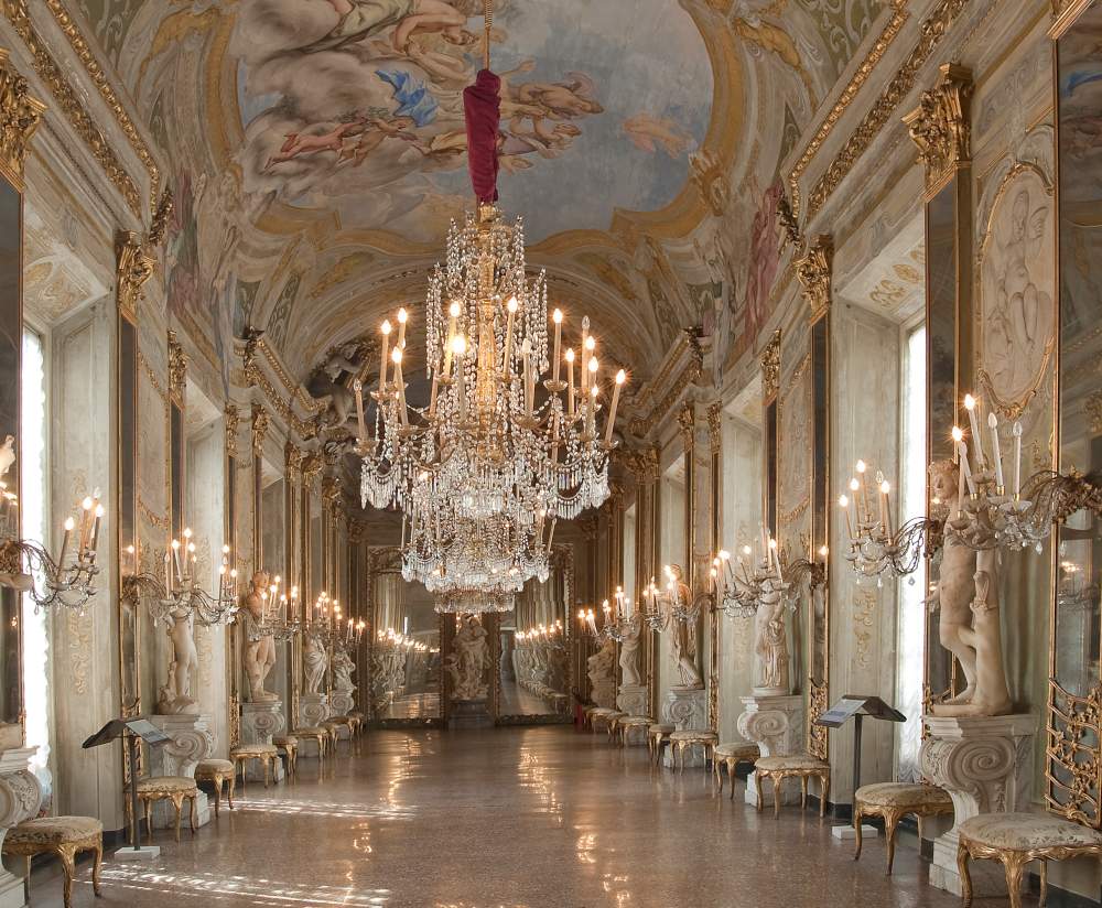 Genova, la Galleria degli Specchi sarà chiusa per restauro. Previste visite sui ponteggi 