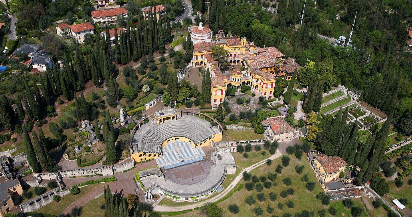 Veduta del Vittoriale dall'alto. Foto InLombardia Veduta del Vittoriale dall'alto. Foto InLombardia
