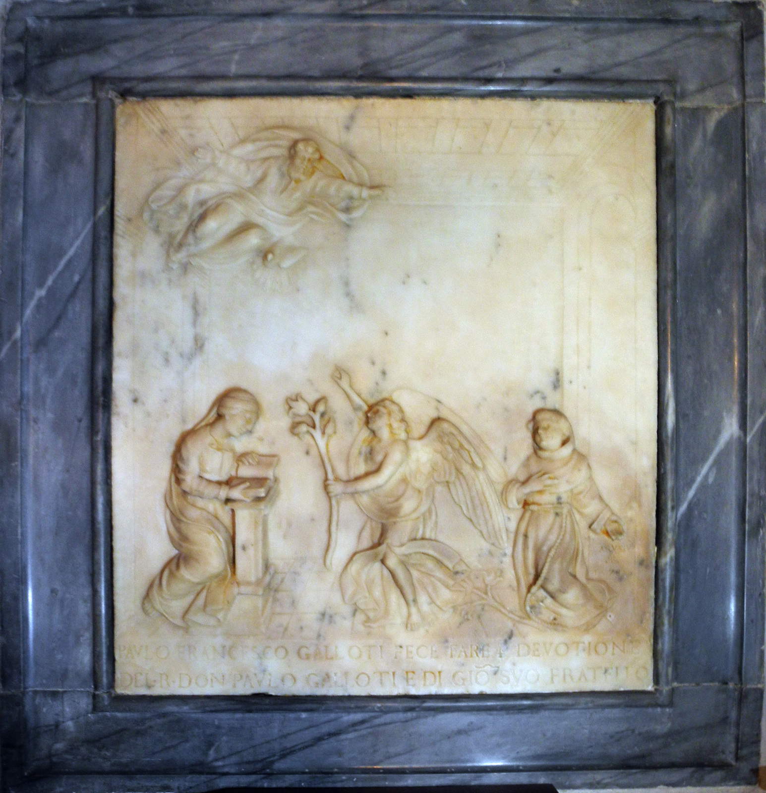 Giovanni Carusi, Anunciación (1673; mármol de Apuano, 71 x 61 cm; Tresana, aldea) Giovanni Carusi, Anunciación (1673; mármol de Apuano, 71 x 61 cm; Tresana, aldea)