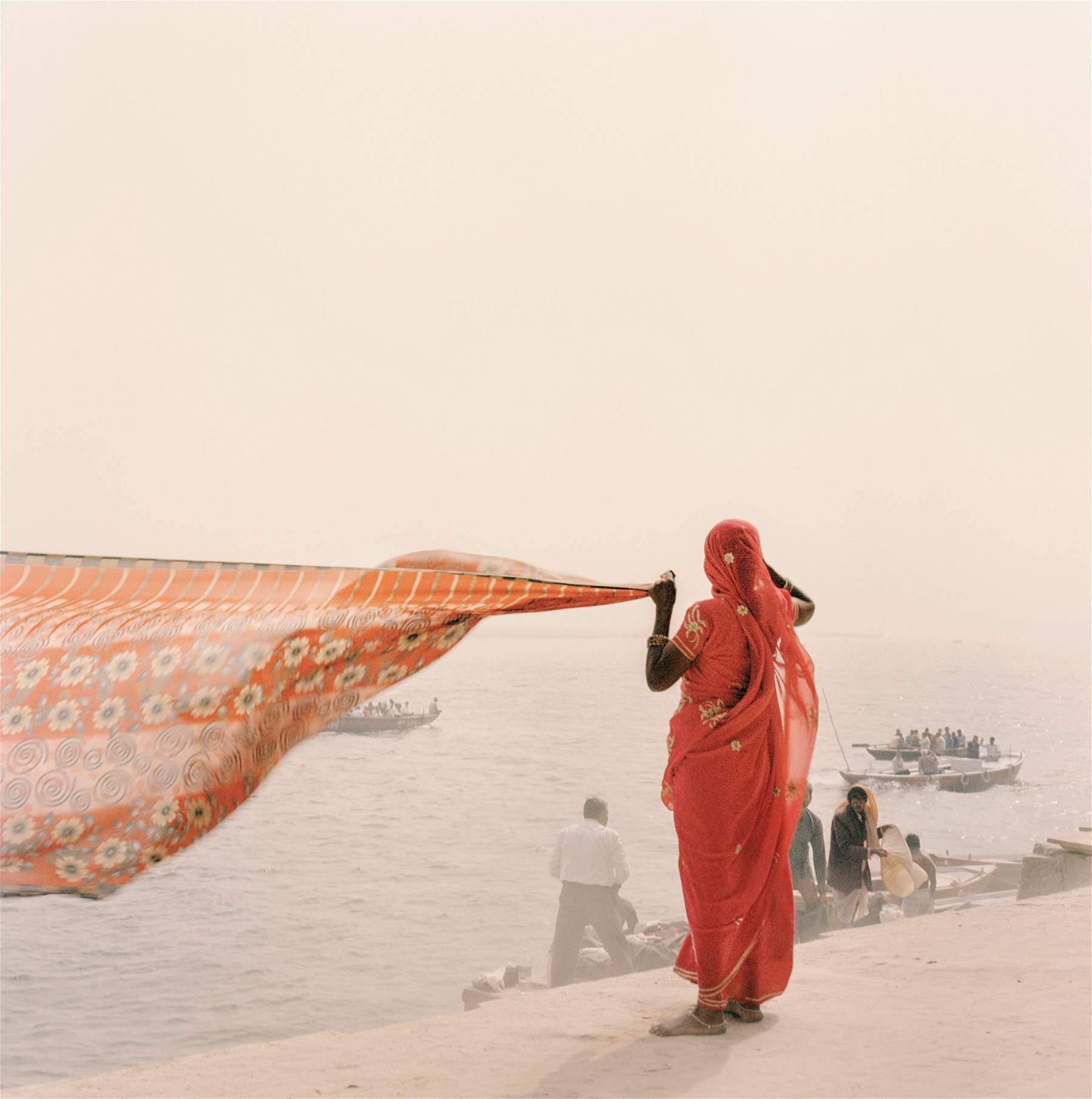 The Ganges in the photographs of Giulio Di Sturco on display at the Bocconi University of Milan