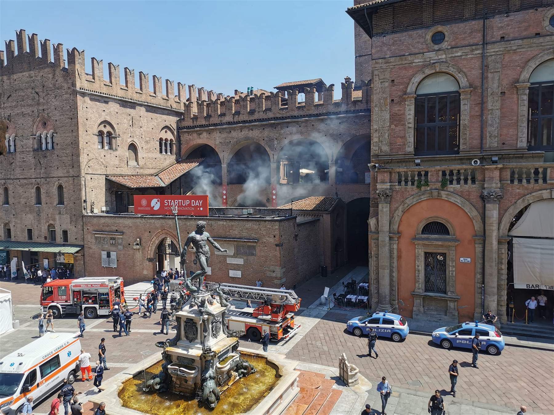 Bologne, incendie au Palazzo Re Enzo, en plein centre