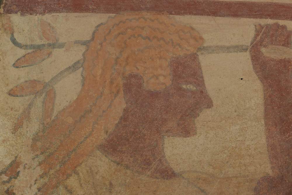 Quatre dalles étrusques peintes inédites retrouvées à Cerveteri exposées au public 