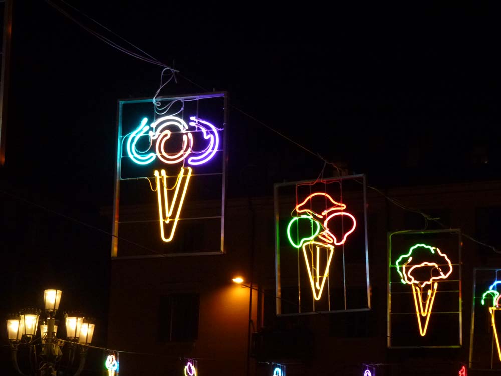 Vanessa Safavi, Ice Cream Light - &copy;Luci d&rsquo;Artista - Citt&agrave; di Torino