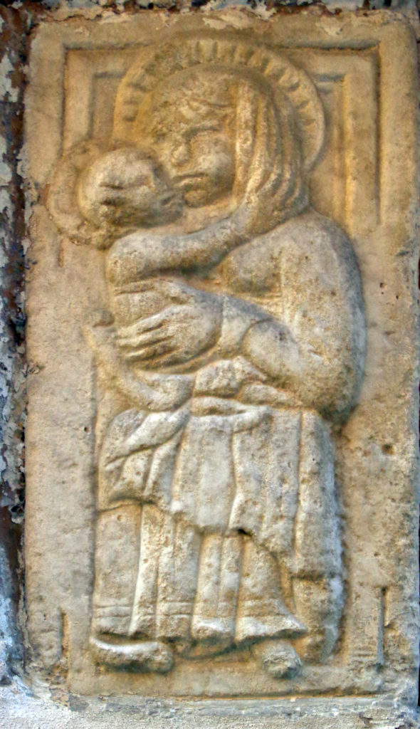Maestro de Miseglia, <em>Madonna con el Niño</em> (finales del siglo XV-principios del XVI; mármol apuano; Carrara, aldea de Miseglia) Maestro de Miseglia, <em>Madonna con el Niño</em> (finales del siglo XV-principios del XVI; mármol apuano; Carrara, aldea de Miseglia)