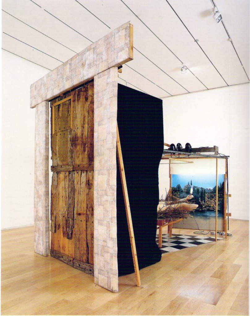 Marcel Duchamp, Étant donnés (1946-1969; instalación ambiental, materiales diversos, 242,6 x 177,8 x 124,5 cm; Filadelfia, Museo de Arte de Filadelfia) Marcel Duchamp, Étant donnés (1946-1969; instalación ambiental, materiales diversos, 242,6 x 177,8 x 124,5 cm; Filadelfia, Museo de Arte de Filadelfia)
