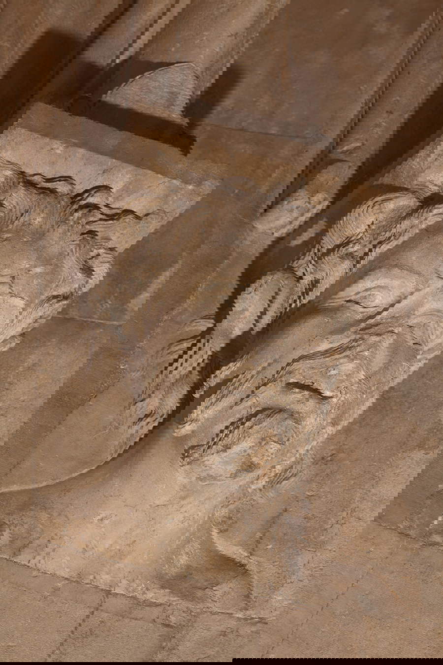 Regal mit einem Faunenkopf (13. Jahrhundert; Castel del Monte)