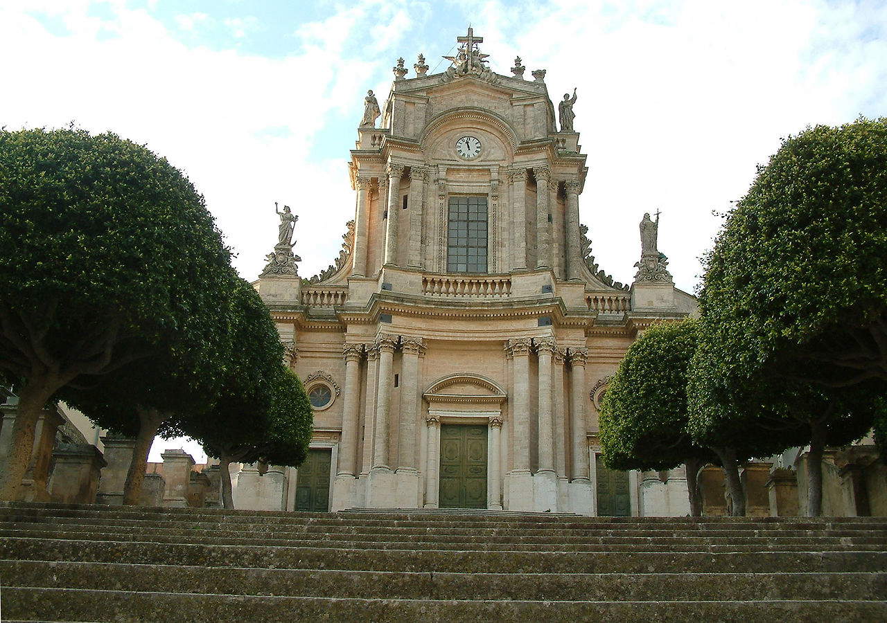 L'église St Jean l'Évangéliste L'église St Jean l'Évangéliste