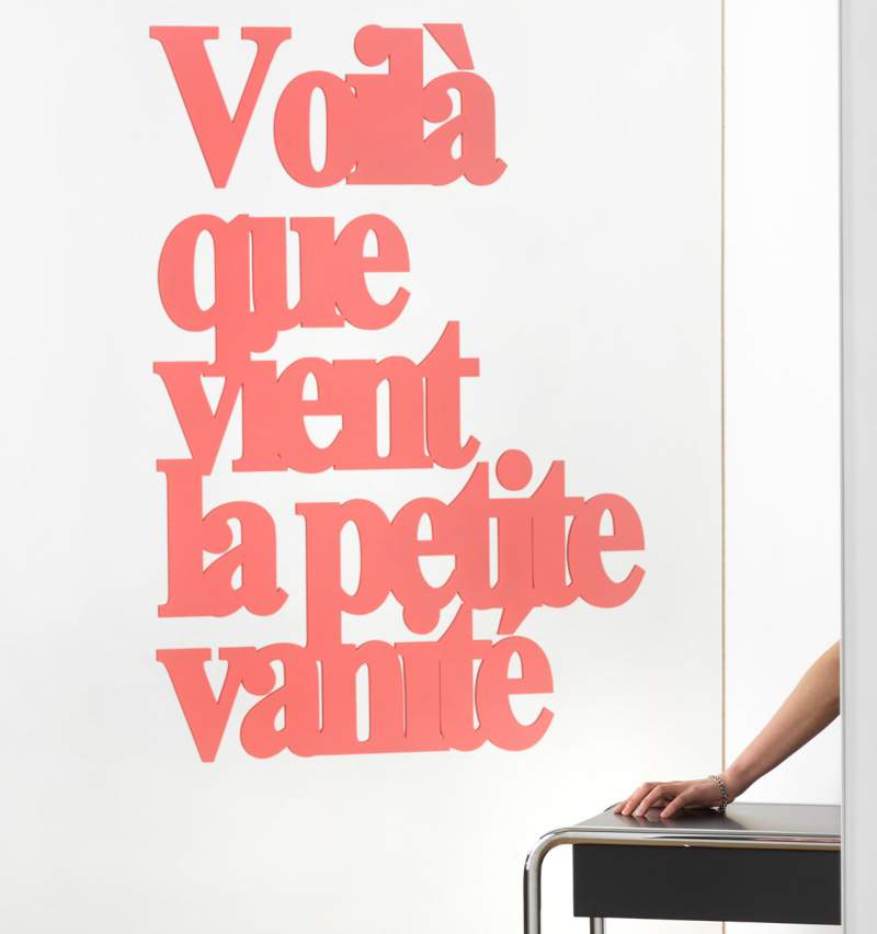 Exposition personnelle de Monica Bonvicini à Milan avec des œuvres sur miroir 