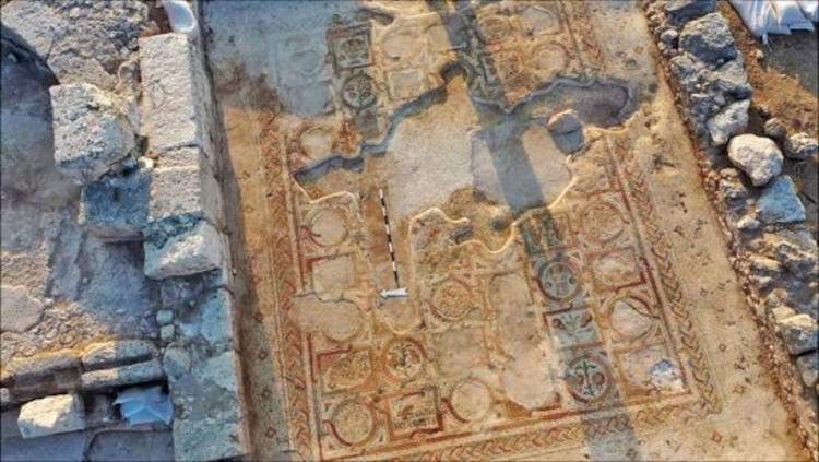 Israel, army soldiers unearth 1,500-year-old convent with mosaic floor