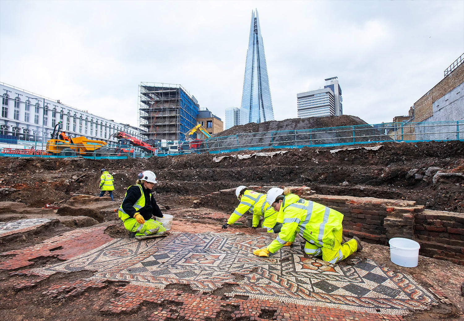 Londra, scoperto grande mosaico romano nel quartiere di Southwark